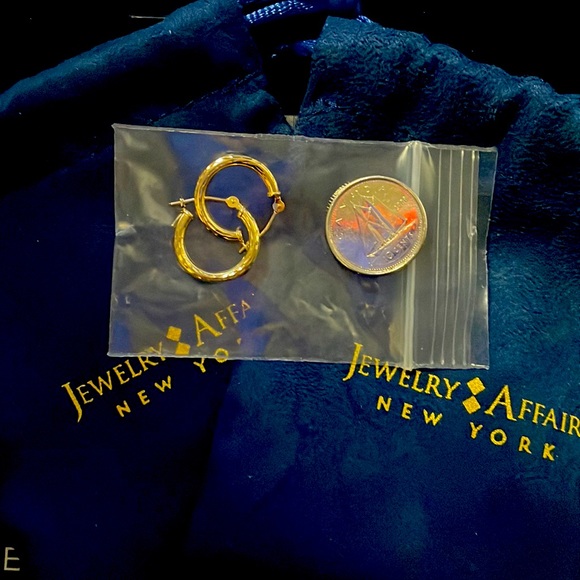 Diamond like cut 10k earrings 15mm diamater - Picture 5 of 5